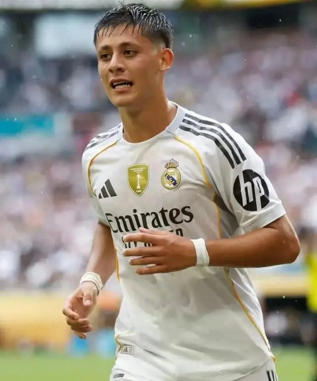 表现完全达, 力来给他补, 球员中 表现完全达, 力来给他补, 球员中