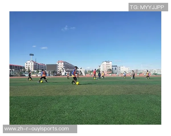 从街头到绿茵场 足球天才们的成长之路与奋斗历程